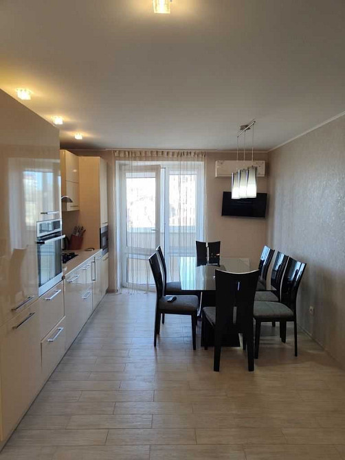 Простора 2-к. квартира з ремонтом за вул. Шухевичів Ивано-Франковск - изображение 6