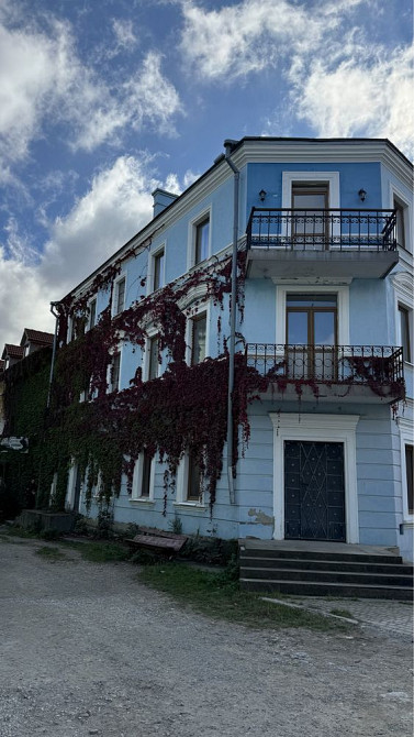 Продам квартиру 5 кімнат,від власника,в центрі старого міста Кам`янець-Подільський - зображення 1