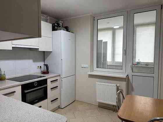 Продам 3-кім з ремонтом, технікою, меблями. Поправки 14. Метро 2 хв. Київ