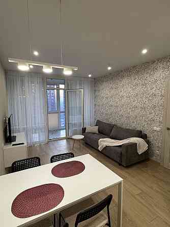 Варшавський Плюс , метро Нивки. Перша здача євродвушка. Київ