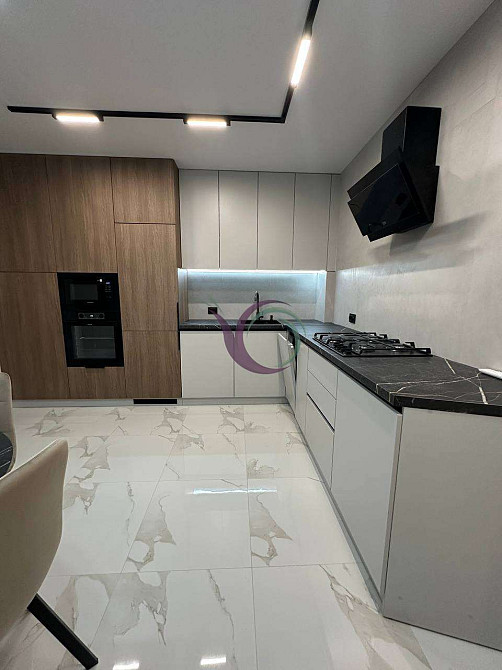 Гарна, дизайнерська  2-к. кв. з ремонтом і меблями в ЖК Family plaza Івано-Франківськ - зображення 3