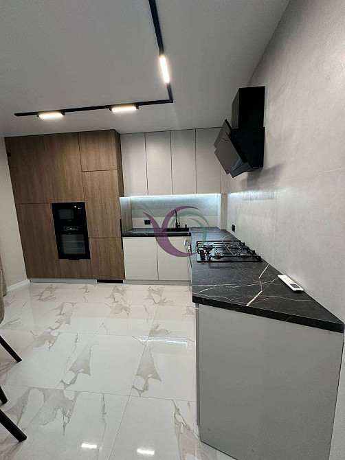 Гарна, дизайнерська  2-к. кв. з ремонтом і меблями в ЖК Family plaza Івано-Франківськ - зображення 2