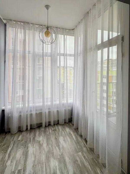 Простора однокімнатна квартира з балконом в ЖК "Теплий Стан" Ирпень - изображение 4