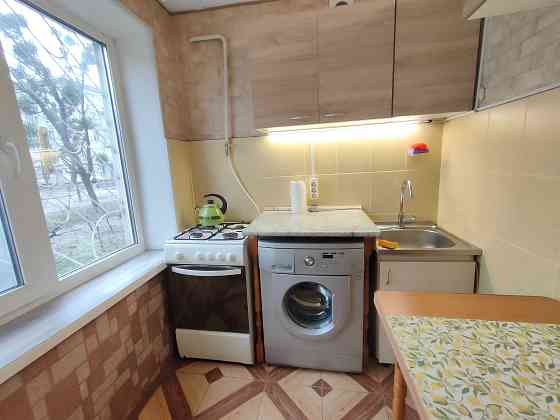 метро Дарниця, Чернігівська 5-10хв.пішки, світла, тепла, затишна, 1кім Київ