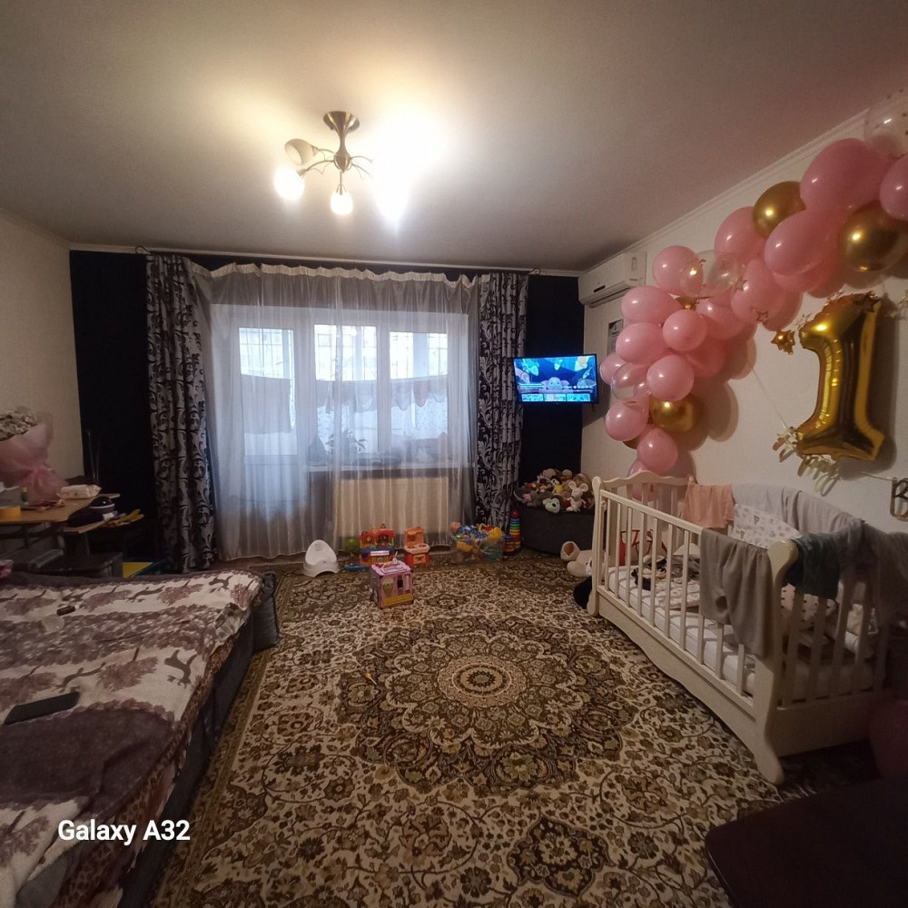 Продам 2-ком кв, Кирпичный дом ,Газ 60м. Радужный, Низкий этаж 2/8 эт. Лиманка - изображение 1