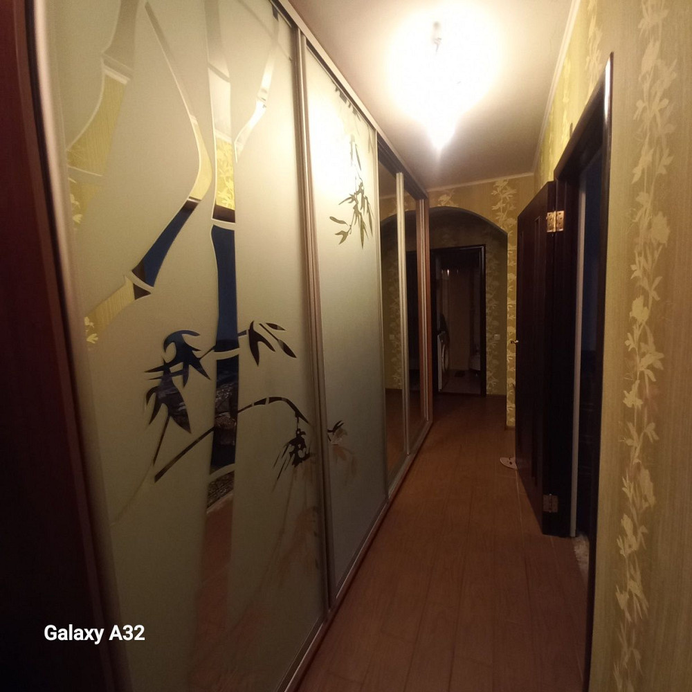 Продам 2-ком кв, Кирпичный дом ,Газ 60м. Радужный, Низкий этаж 2/8 эт. Лиманка - изображение 2