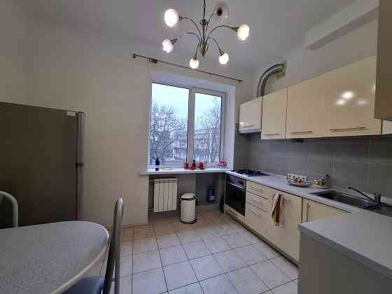 3К Лесі Українки, 4 Палац Спорту Гулівер Бесарабка Київ