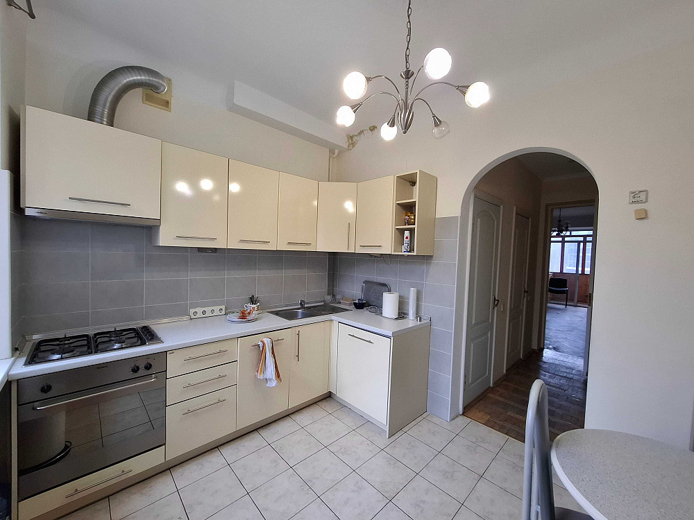 3К Лесі Українки, 4 Палац Спорту Гулівер Бесарабка Київ - зображення 1