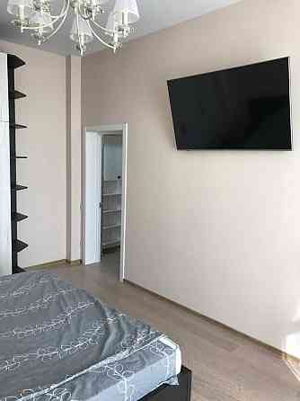 Продам  2 комн.  сталинку , Центр ,  57 кв.м.  , великолепный ремонт Дніпро