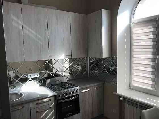 Продам  2 комн.  сталинку , Центр ,  57 кв.м.  , великолепный ремонт Дніпро