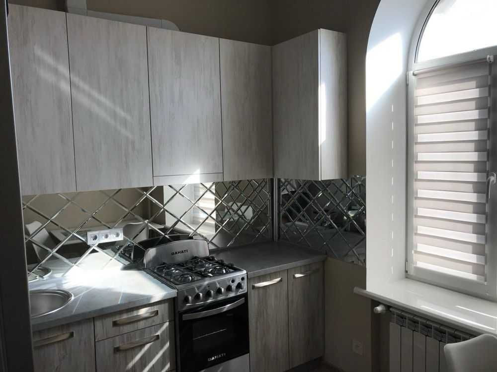 Продам  2 комн.  сталинку , Центр ,  57 кв.м.  , великолепный ремонт Днепр - изображение 1