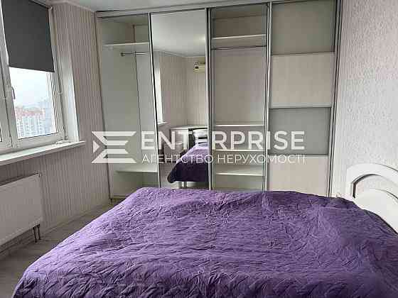 Продаж 3к квартири, вул. Ю.Поправки, метро Чернігівська Київ