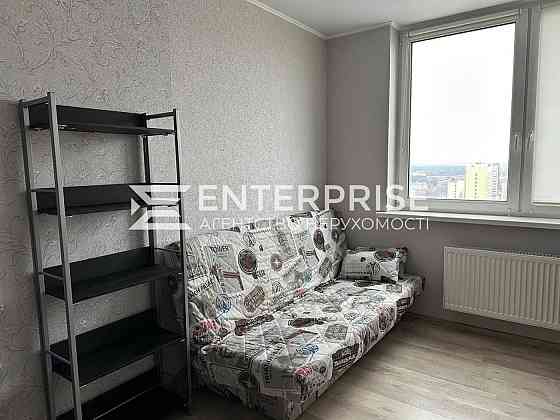 Продаж 3к квартири, вул. Ю.Поправки, метро Чернігівська Київ