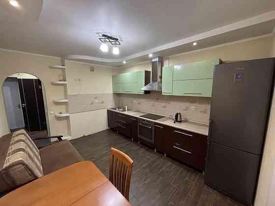 Оренда 1 кімнатної квартири . Драгоманова 1а Киев