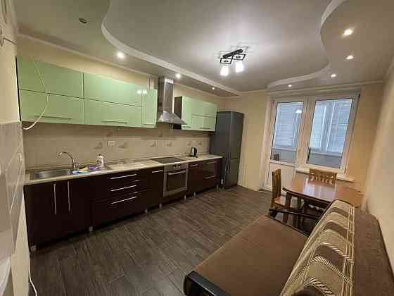 Оренда 1 кімнатної квартири . Драгоманова 1а Киев