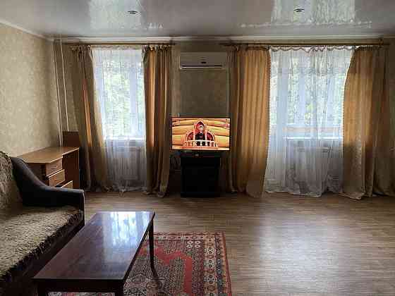 Сдаю квартиру на длительный срок в центре соцгорода. Кривой Рог