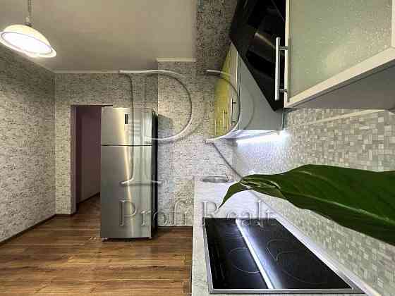 Продаж 2 кімн. квартири Драгоманова 6/1, Позняки/Осокорки Київ