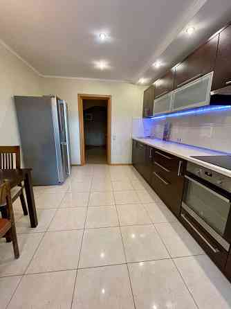 Петра Григоренка 12. Позняки. Генератор. Київ