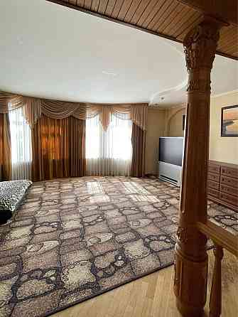 Оренда просторої двоповерхової квартири в «тихому центрі» Києва Київ