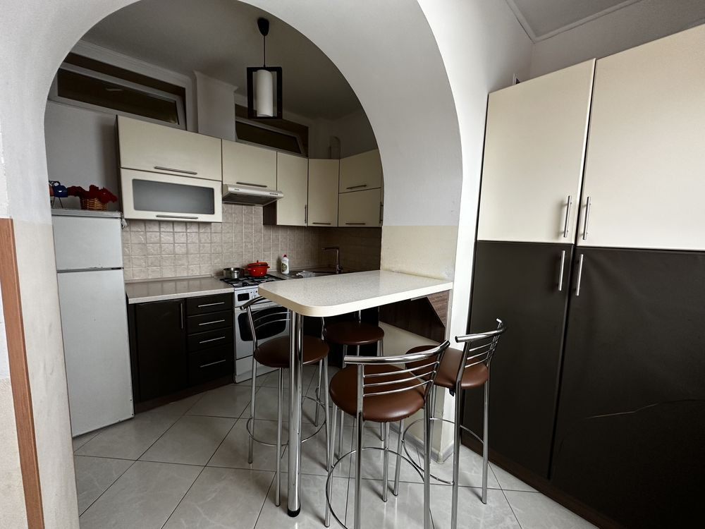 Простора однокімнатна квартира перероблена в 2-к Ивано-Франковск - изображение 1