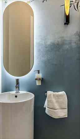 Перша сдача! вул. Дмитрівська трьох кімнатна  квартира студія Київ