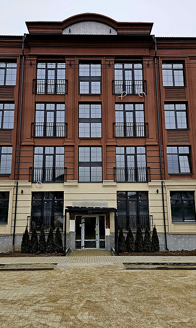 Продам квартиру з балконом 100м2 за 59 тис ! Черновцы - изображение 1