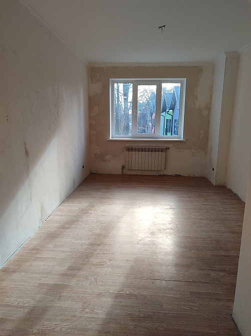 Простора 40 м кВ квартира з частковим ремонтом в центрі міста! Ирпень - изображение 1