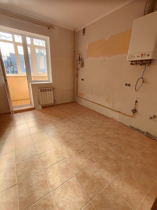 Простора 40 м кВ квартира з частковим ремонтом в центрі міста! Ирпень - изображение 2