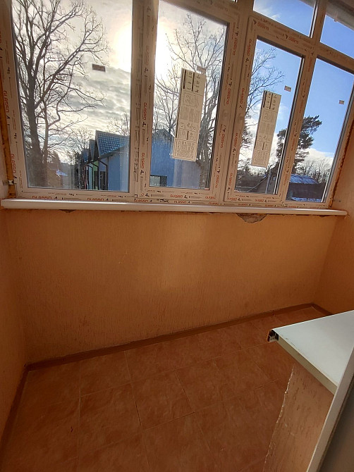 Простора 40 м кВ квартира з частковим ремонтом в центрі міста! Ирпень - изображение 3