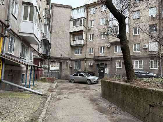 Продам 2-х кімнатну квартиру .Цент,Парк Шевченко,Цунамі,Нагорний базар Дніпро