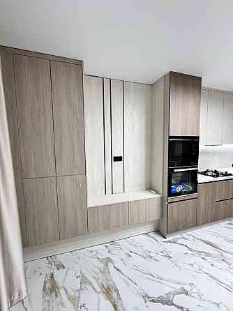 Кухня-вітальня та дві окремі спальні Хмельницький