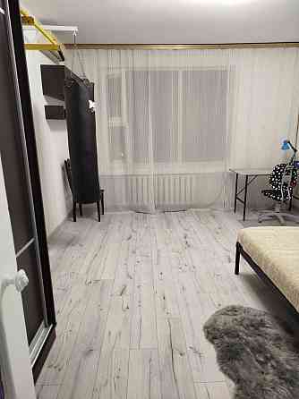 відмінна квартира біля метро Дарниця Киев