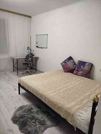 відмінна квартира біля метро Дарниця Киев