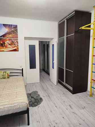 відмінна квартира біля метро Дарниця Киев