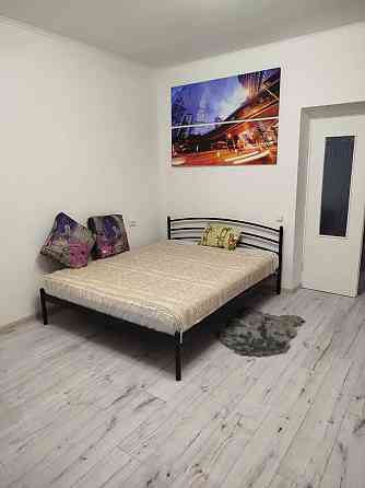 відмінна квартира біля метро Дарниця Киев