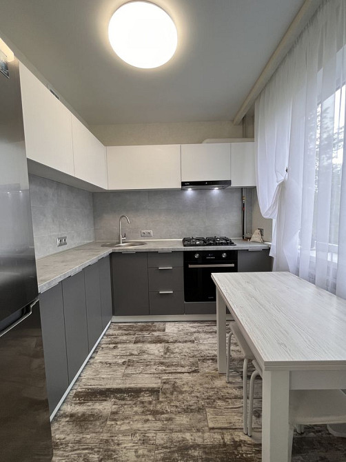 Продаж 3-кімнатної зі свіжим капітальним ремонтом, Центр Кременчуг - изображение 1