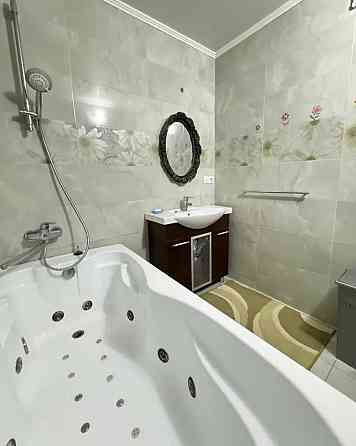 Чудова трьохкімнатна квартира із виглядом на ліс Хмельницкий