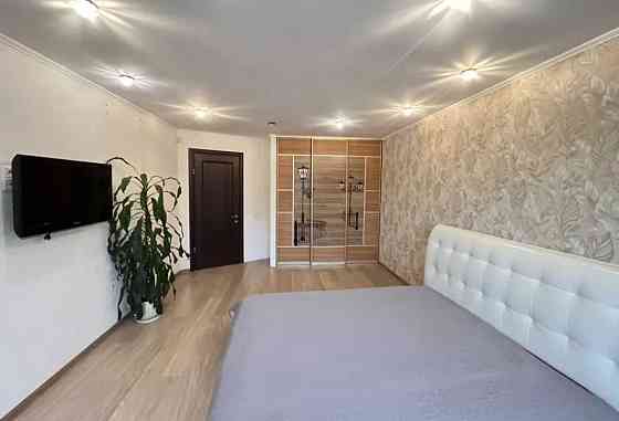 Чудова трьохкімнатна квартира із виглядом на ліс Хмельницкий