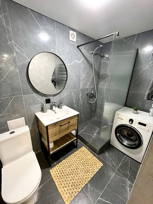 Сучасна 2к квартира в центрі Кам`янець-Подільський - зображення 1