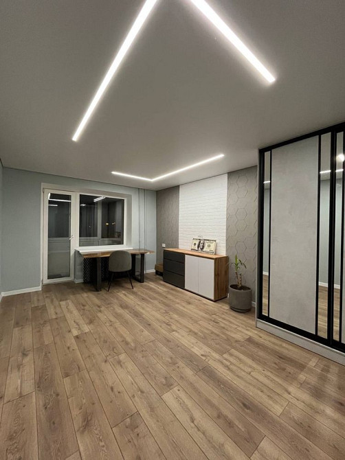 Сучасна 2к квартира в центрі Кам`янець-Подільський - зображення 5