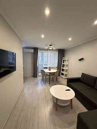 Продам двокімнатну квартиру  з новим ремонтом у Приморському районі. Одесса