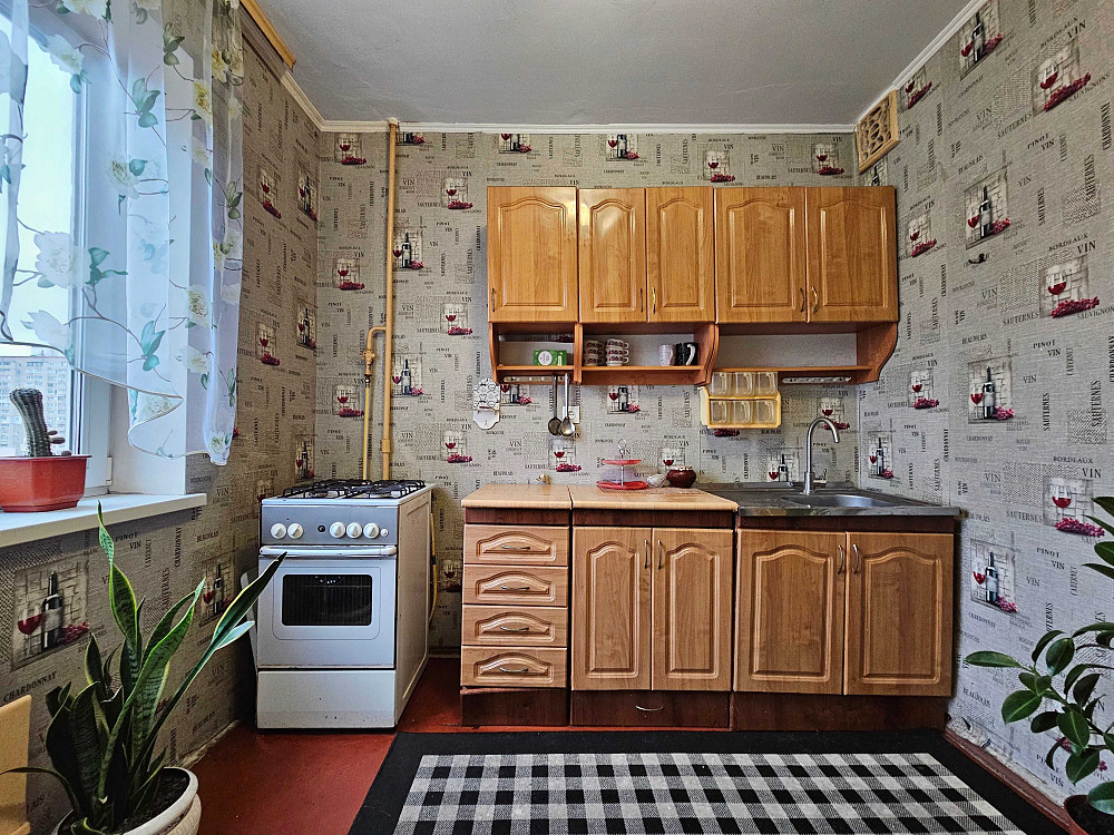 Оренда просторої двокімнатної квартири 45m2 в Дарницькому районі Киев - изображение 1