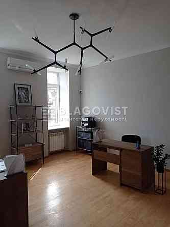 Вул. Хрещатик 15. Продаж 3 кімнатної двосторонньої квартири Киев