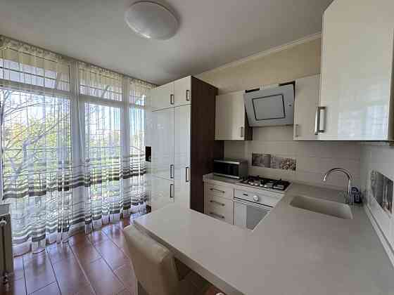 Продається простора 3 кімнатна квартира Ужгород