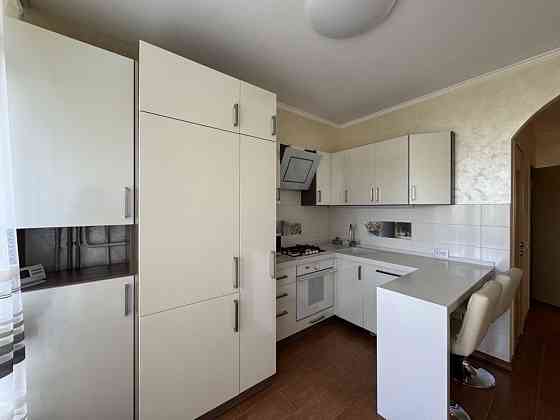 Продається простора 3 кімнатна квартира Ужгород