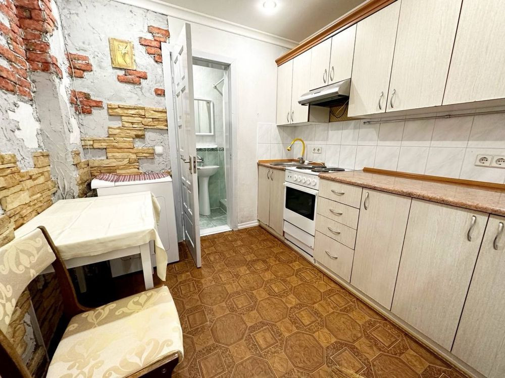 Здам 1 кімнатну, КОМАРОВА (р-н ІВАСЮКА), МЕБЛІ та ТЕХНІКА, вільна! Чернівці - зображення 1