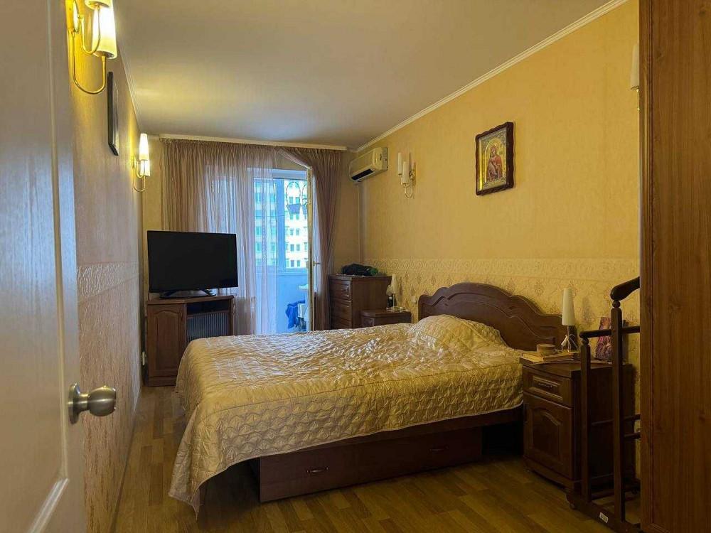 3х кімнатна квартира з гарним ремонтом та ізольованими кімнатами Киев - изображение 1