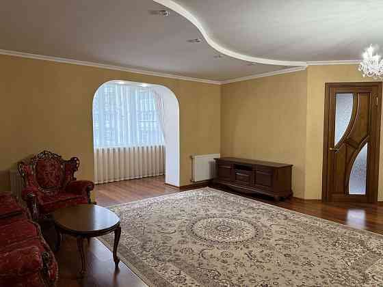 Простора трикімнатна квартира в центрі Хмельницького від власника Хмельницький