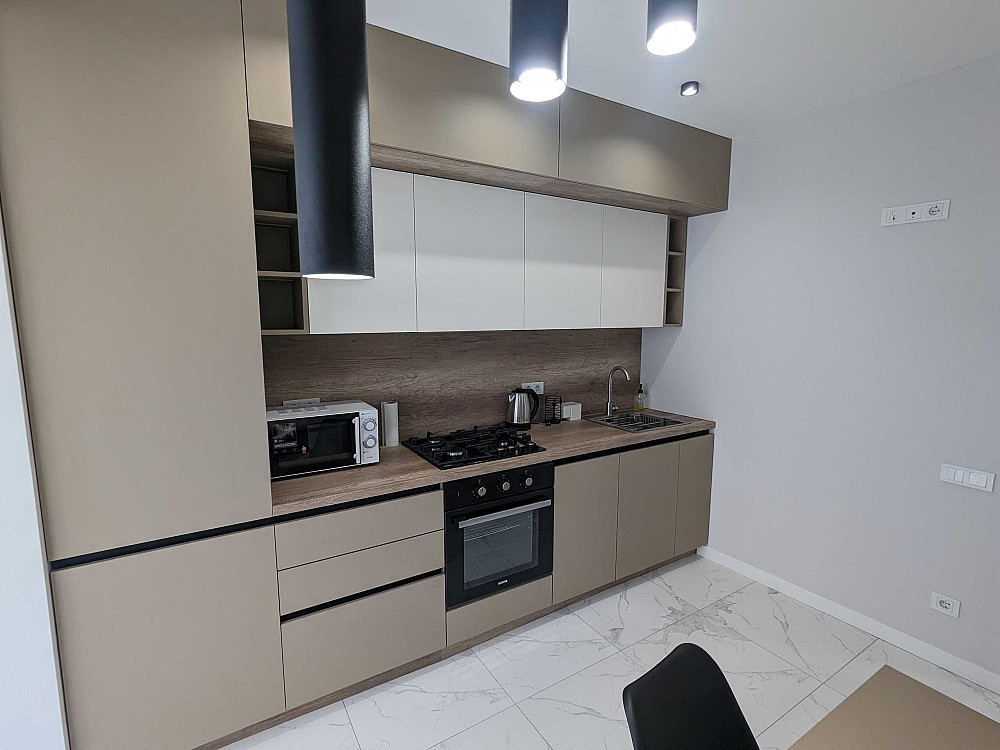 Квартира з свіжим ремонтом в центрі міста Ивано-Франковск - изображение 1