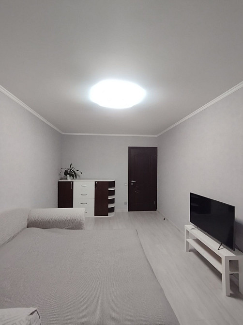 Продам 3-х кімнатну квартиру вул.Пантелеймона  Куліша17. м.Лівобережна Киев - изображение 1